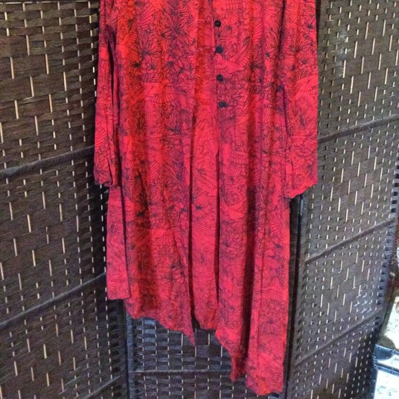 Ladies Medium - Long Red Floral/Bird Top w/ Side Splits and Tails - Picture 2 of 4